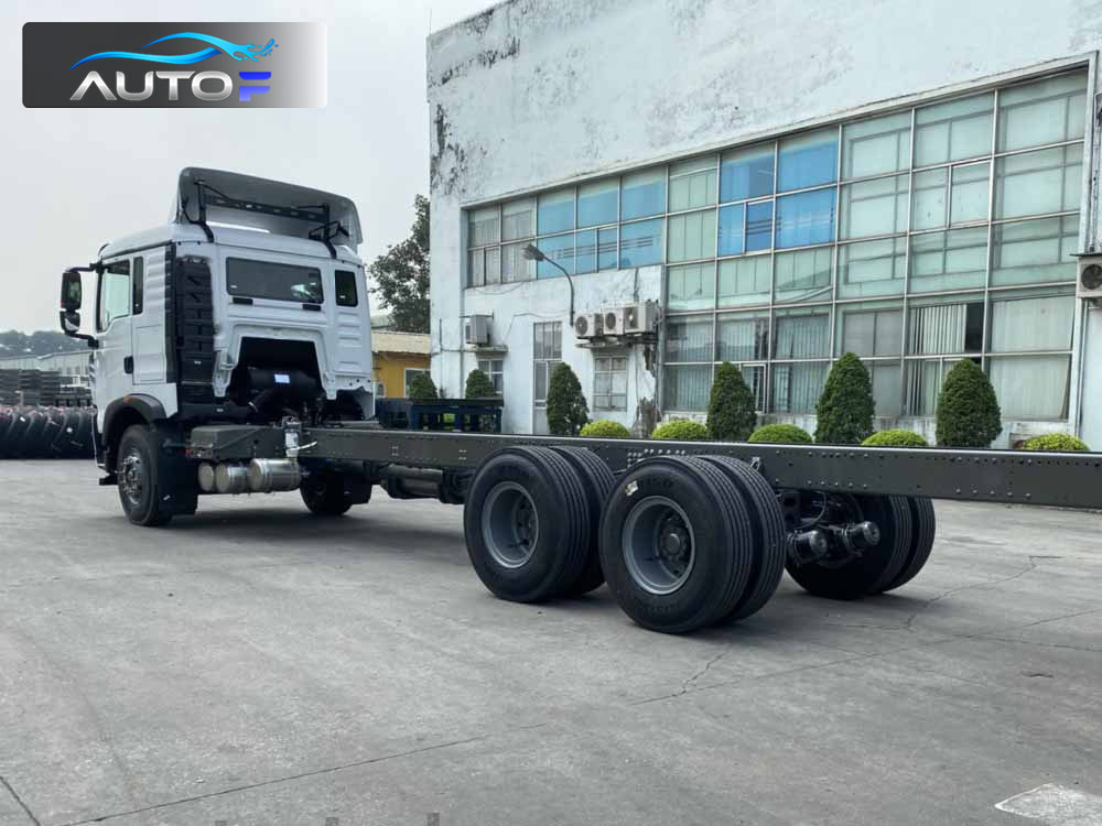 Xe tải Howo VX 3 chân (14 tấn, dài 9.8m) thùng công pallet chở linh kiện điện tử